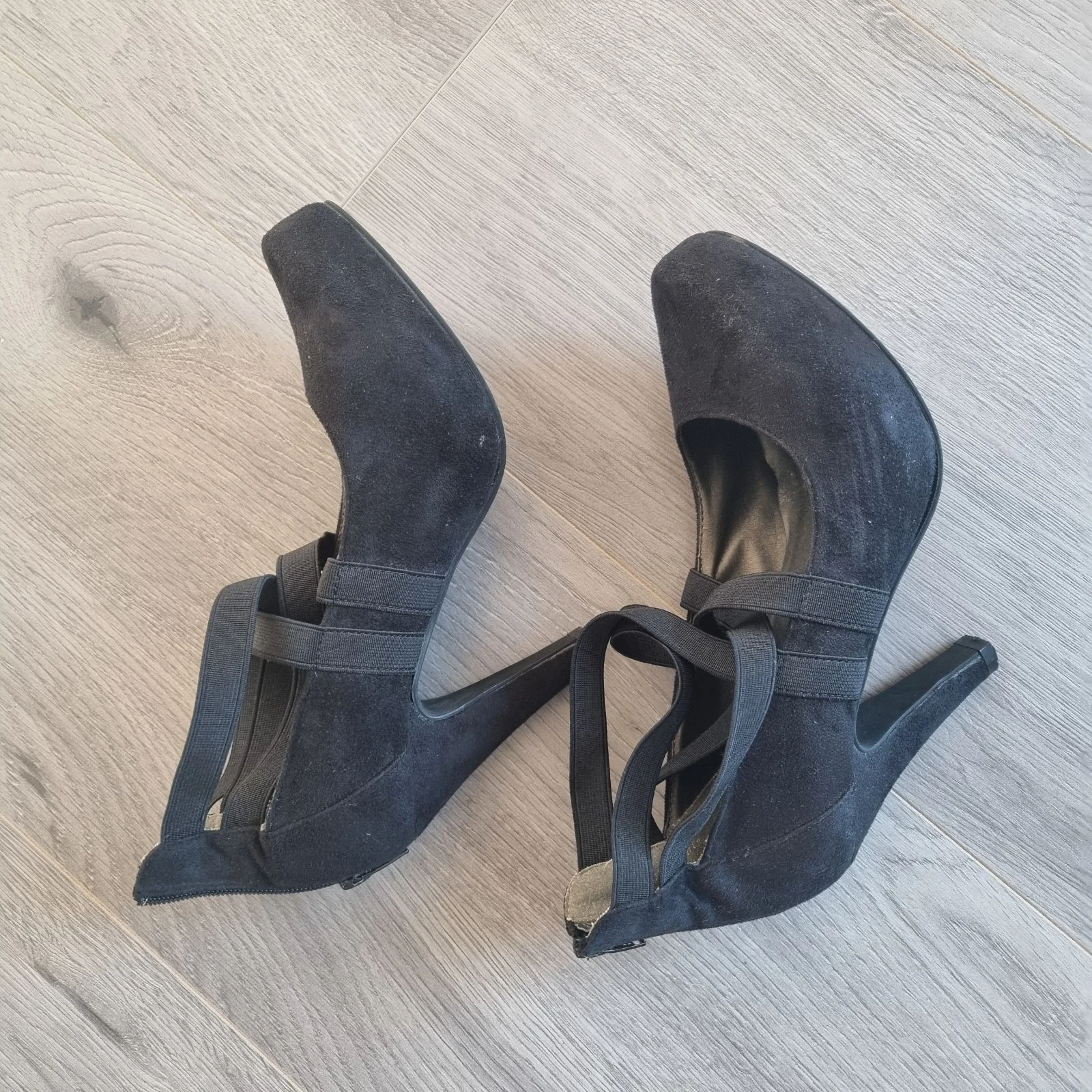 Hot Item Black Pumps with Straps – Size 38 – photo 6